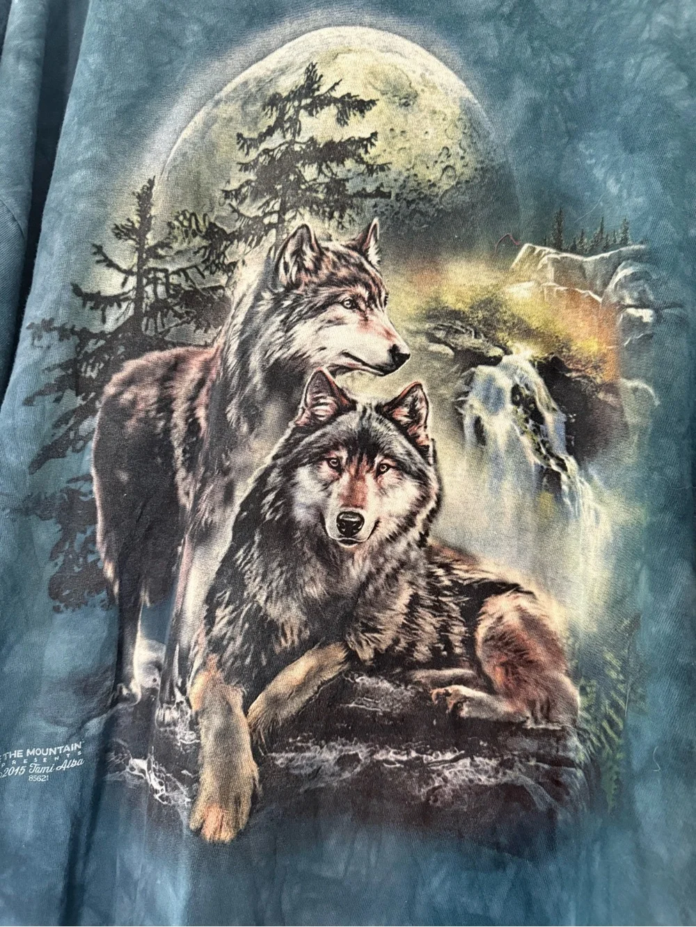 The Mountain 2015 Wolf Tee - Picture 2 of 5